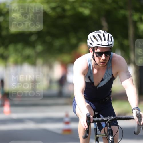 10.08.2025 - GEWOBA Citytriathlon Bremen Yannick Fuchs http://msf.ph/oto/8559244 10.08.2025 12:38:53 Radfahren 555, 658, 662, 720, 740, 762, 772, 797, 892, 940, 969, 978, 1019 meine-sportfotos.de