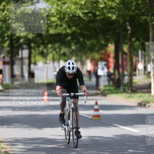 10.08.2025 - GEWOBA Citytriathlon Bremen Yannick Fuchs http://msf.ph/oto/8559246 10.08.2025 12:38:54 Radfahren 555, 658, 720, 740, 762, 772, 797, 892, 940, 969, 978, 1019 meine-sportfotos.de