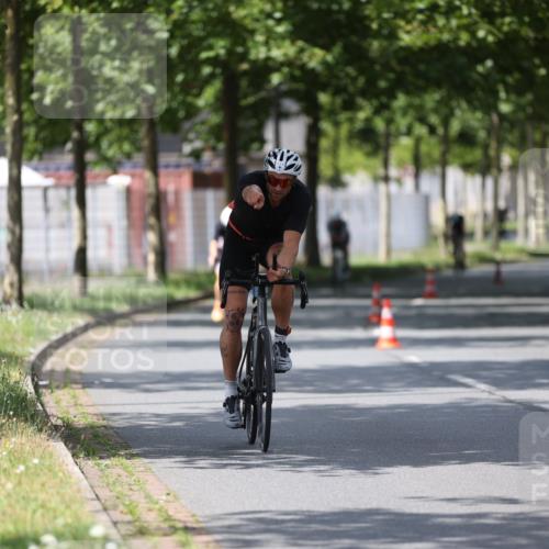 10.08.2025 - GEWOBA Citytriathlon Bremen Yannick Fuchs http://msf.ph/oto/8559253 10.08.2025 12:38:57 Radfahren 555, 658, 720, 740, 762, 797, 892, 940, 969, 978, 1019 meine-sportfotos.de