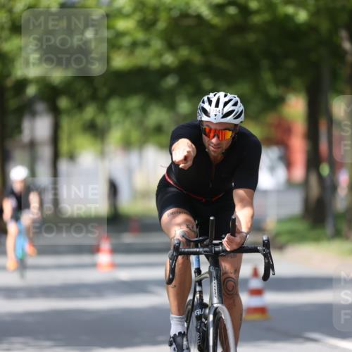 10.08.2025 - GEWOBA Citytriathlon Bremen Yannick Fuchs http://msf.ph/oto/8559257 10.08.2025 12:38:58 Radfahren 555, 658, 720, 740, 762, 892, 900, 940, 969, 978, 1019 meine-sportfotos.de