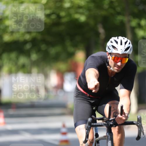 10.08.2025 - GEWOBA Citytriathlon Bremen Yannick Fuchs http://msf.ph/oto/8559259 10.08.2025 12:38:59 Radfahren 555, 658, 720, 740, 762, 892, 900, 940, 969, 978, 1019 meine-sportfotos.de