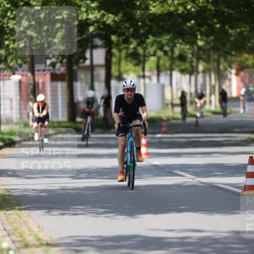 10.08.2025 - GEWOBA Citytriathlon Bremen Yannick Fuchs http://msf.ph/oto/8559261 10.08.2025 12:39:00 Radfahren 555, 658, 720, 762, 892, 900, 940, 969, 978, 1019 meine-sportfotos.de