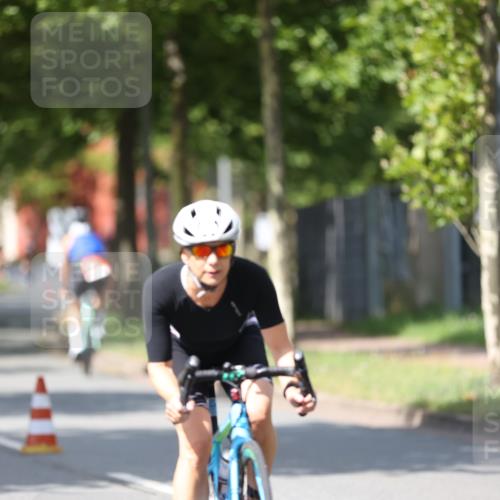 10.08.2025 - GEWOBA Citytriathlon Bremen Yannick Fuchs http://msf.ph/oto/8559270 10.08.2025 12:39:01 Radfahren 555, 658, 696, 720, 762, 892, 900, 940, 969, 978, 1019 meine-sportfotos.de