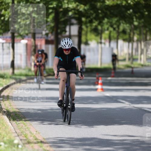 10.08.2025 - GEWOBA Citytriathlon Bremen Yannick Fuchs http://msf.ph/oto/8559278 10.08.2025 12:39:06 Radfahren 658, 696, 709, 720, 729, 900, 969, 978, 1006, 1019 meine-sportfotos.de