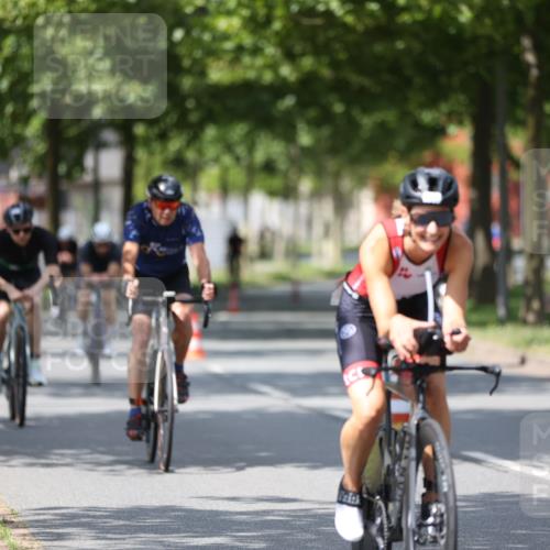 10.08.2025 - GEWOBA Citytriathlon Bremen Yannick Fuchs http://msf.ph/oto/8559288 10.08.2025 12:39:09 Radfahren 658, 696, 709, 729, 900, 969, 978, 1006 meine-sportfotos.de