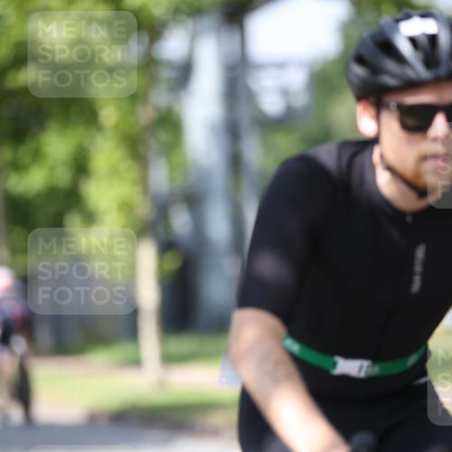10.08.2025 - GEWOBA Citytriathlon Bremen Yannick Fuchs http://msf.ph/oto/8559298 10.08.2025 12:39:12 Radfahren 658, 696, 709, 729, 758, 900, 969, 978, 1006 meine-sportfotos.de