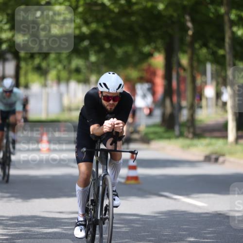 10.08.2025 - GEWOBA Citytriathlon Bremen Yannick Fuchs http://msf.ph/oto/8559303 10.08.2025 12:39:14 Radfahren 658, 696, 709, 729, 758, 900, 969, 1006 meine-sportfotos.de