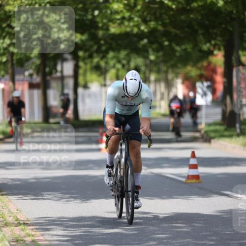 10.08.2025 - GEWOBA Citytriathlon Bremen Yannick Fuchs http://msf.ph/oto/8559306 10.08.2025 12:39:14 Radfahren 658, 696, 709, 729, 758, 900, 969, 1006 meine-sportfotos.de