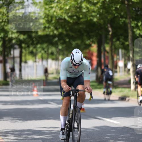 10.08.2025 - GEWOBA Citytriathlon Bremen Yannick Fuchs http://msf.ph/oto/8559308 10.08.2025 12:39:15 Radfahren 658, 696, 709, 729, 758, 869, 900, 969, 1006 meine-sportfotos.de