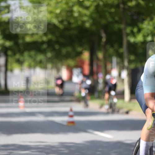 10.08.2025 - GEWOBA Citytriathlon Bremen Yannick Fuchs http://msf.ph/oto/8559311 10.08.2025 12:39:15 Radfahren 658, 696, 709, 729, 758, 869, 900, 969, 1006 meine-sportfotos.de