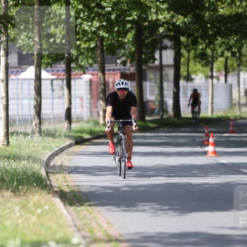 10.08.2025 - GEWOBA Citytriathlon Bremen Yannick Fuchs http://msf.ph/oto/8559313 10.08.2025 12:39:16 Radfahren 658, 696, 709, 729, 758, 869, 900, 969, 1006 meine-sportfotos.de