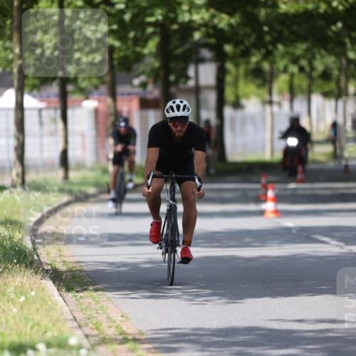 10.08.2025 - GEWOBA Citytriathlon Bremen Yannick Fuchs http://msf.ph/oto/8559315 10.08.2025 12:39:17 Radfahren 658, 696, 709, 729, 758, 869, 900, 969, 1006 meine-sportfotos.de