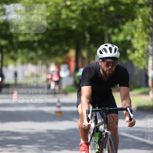10.08.2025 - GEWOBA Citytriathlon Bremen Yannick Fuchs http://msf.ph/oto/8559323 10.08.2025 12:39:19 Radfahren 696, 709, 729, 758, 869, 900, 1006 meine-sportfotos.de