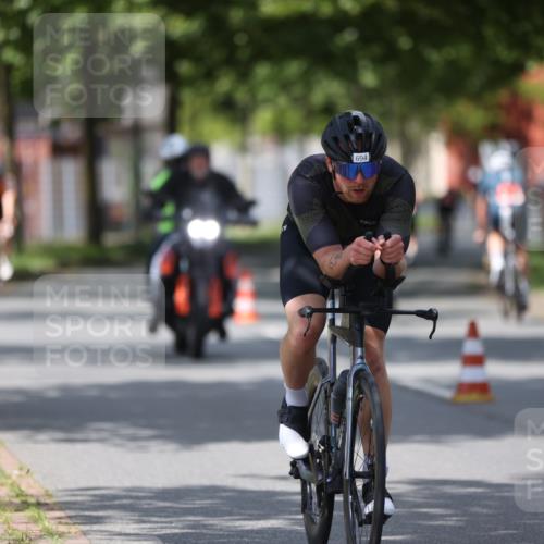 10.08.2025 - GEWOBA Citytriathlon Bremen Yannick Fuchs http://msf.ph/oto/8559327 10.08.2025 12:39:20 Radfahren 696, 709, 729, 758, 869, 900, 1006 meine-sportfotos.de