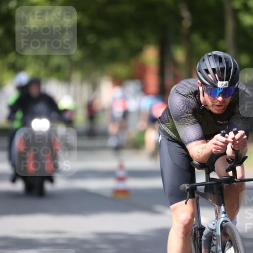 10.08.2025 - GEWOBA Citytriathlon Bremen Yannick Fuchs http://msf.ph/oto/8559330 10.08.2025 12:39:21 Radfahren 696, 709, 729, 758, 869, 900, 1006 meine-sportfotos.de