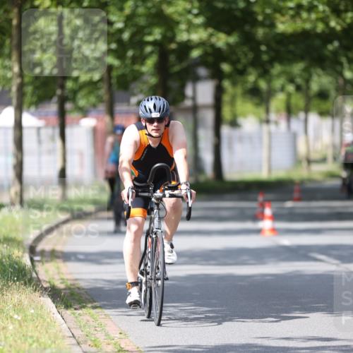 10.08.2025 - GEWOBA Citytriathlon Bremen Yannick Fuchs http://msf.ph/oto/8559335 10.08.2025 12:39:23 Radfahren 696, 709, 729, 758, 795, 869, 900, 1006 meine-sportfotos.de
