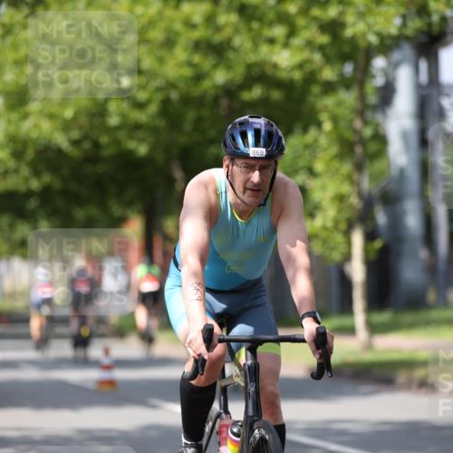10.08.2025 - GEWOBA Citytriathlon Bremen Yannick Fuchs http://msf.ph/oto/8559341 10.08.2025 12:39:28 Radfahren 572, 709, 758, 795, 813, 869, 1006 meine-sportfotos.de
