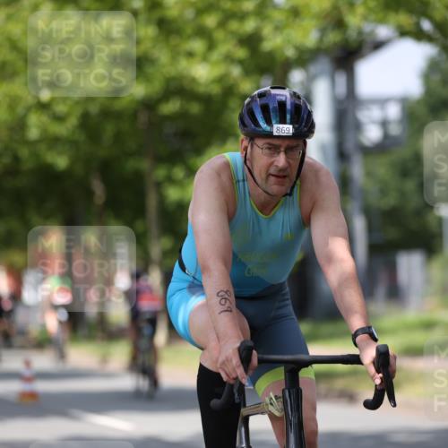 10.08.2025 - GEWOBA Citytriathlon Bremen Yannick Fuchs http://msf.ph/oto/8559342 10.08.2025 12:39:28 Radfahren 572, 709, 758, 795, 813, 869, 1006 meine-sportfotos.de