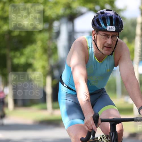 10.08.2025 - GEWOBA Citytriathlon Bremen Yannick Fuchs http://msf.ph/oto/8559343 10.08.2025 12:39:28 Radfahren 572, 709, 758, 795, 813, 869, 1006 meine-sportfotos.de