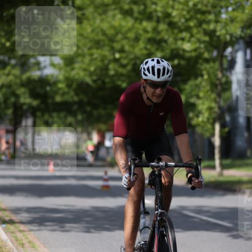 10.08.2025 - GEWOBA Citytriathlon Bremen Yannick Fuchs http://msf.ph/oto/8559349 10.08.2025 12:39:34 Radfahren 572, 758, 795, 813, 869 meine-sportfotos.de