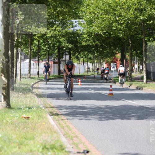 10.08.2025 - GEWOBA Citytriathlon Bremen Yannick Fuchs http://msf.ph/oto/8559355 10.08.2025 12:39:38 Radfahren 572, 589, 795, 813, 869 meine-sportfotos.de