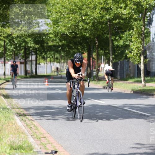 10.08.2025 - GEWOBA Citytriathlon Bremen Yannick Fuchs http://msf.ph/oto/8559356 10.08.2025 12:39:39 Radfahren 572, 589, 795, 813, 869 meine-sportfotos.de