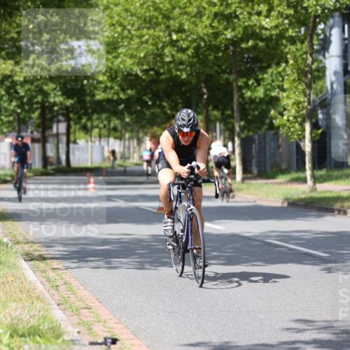 10.08.2025 - GEWOBA Citytriathlon Bremen Yannick Fuchs http://msf.ph/oto/8559357 10.08.2025 12:39:39 Radfahren 572, 589, 795, 813, 869 meine-sportfotos.de