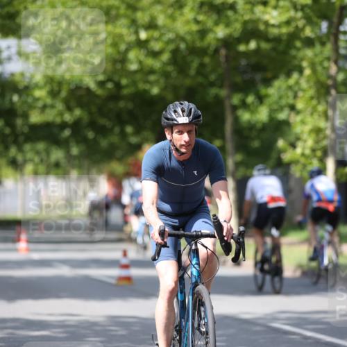 10.08.2025 - GEWOBA Citytriathlon Bremen Yannick Fuchs http://msf.ph/oto/8559365 10.08.2025 12:39:42 Radfahren 572, 589, 795, 813 meine-sportfotos.de