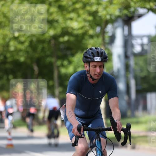 10.08.2025 - GEWOBA Citytriathlon Bremen Yannick Fuchs http://msf.ph/oto/8559367 10.08.2025 12:39:42 Radfahren 572, 589, 795, 813 meine-sportfotos.de