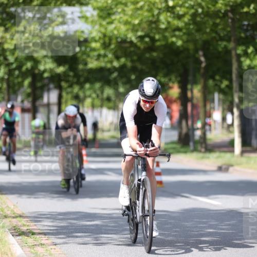 10.08.2025 - GEWOBA Citytriathlon Bremen Yannick Fuchs http://msf.ph/oto/8559381 10.08.2025 12:40:00 Radfahren 589, 596, 690, 706, 721, 779, 831, 880, 883, 1028 meine-sportfotos.de