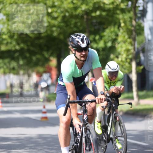 10.08.2025 - GEWOBA Citytriathlon Bremen Yannick Fuchs http://msf.ph/oto/8559487 10.08.2025 12:40:03 Radfahren 589, 596, 690, 706, 721, 779, 831, 880, 883, 890, 896, 1028 meine-sportfotos.de