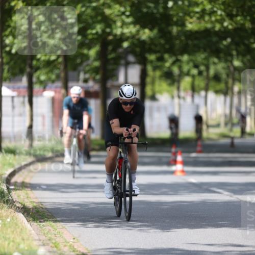 10.08.2025 - GEWOBA Citytriathlon Bremen Yannick Fuchs http://msf.ph/oto/8559489 10.08.2025 12:40:04 Radfahren 596, 602, 690, 706, 721, 779, 831, 880, 883, 890, 896, 1028 meine-sportfotos.de