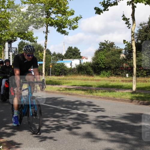 10.08.2025 - GEWOBA Citytriathlon Bremen Yannick Fuchs http://msf.ph/oto/8559531 10.08.2025 10:58:24 Radfahren 1, 95, 165, 221, 402, 445, 453, 472, 493, 506, 513 meine-sportfotos.de