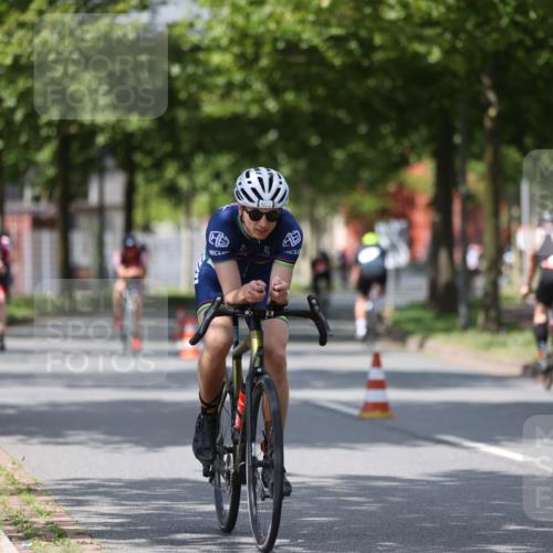 10.08.2025 - GEWOBA Citytriathlon Bremen Yannick Fuchs http://msf.ph/oto/8559563 10.08.2025 12:40:13 Radfahren 559, 581, 596, 602, 690, 706, 721, 779, 815, 831, 880, 883, 890, 896, 899, 975, 1028 meine-sportfotos.de