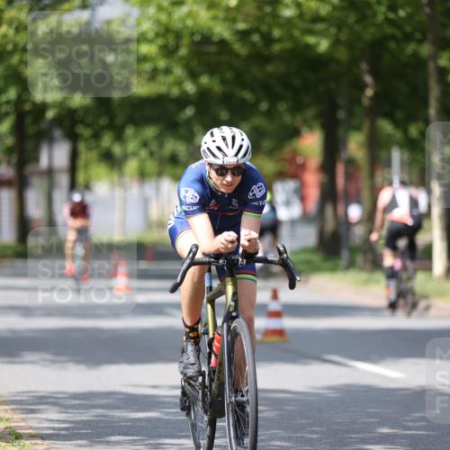 10.08.2025 - GEWOBA Citytriathlon Bremen Yannick Fuchs http://msf.ph/oto/8559565 10.08.2025 12:40:14 Radfahren 559, 581, 596, 602, 690, 706, 721, 779, 815, 831, 880, 883, 890, 896, 899, 949, 975, 1028 meine-sportfotos.de