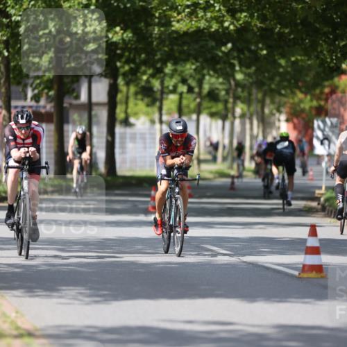 10.08.2025 - GEWOBA Citytriathlon Bremen Yannick Fuchs http://msf.ph/oto/8559572 10.08.2025 12:40:15 Radfahren 559, 581, 596, 602, 690, 706, 721, 737, 779, 815, 880, 883, 890, 896, 899, 949, 975, 1028 meine-sportfotos.de