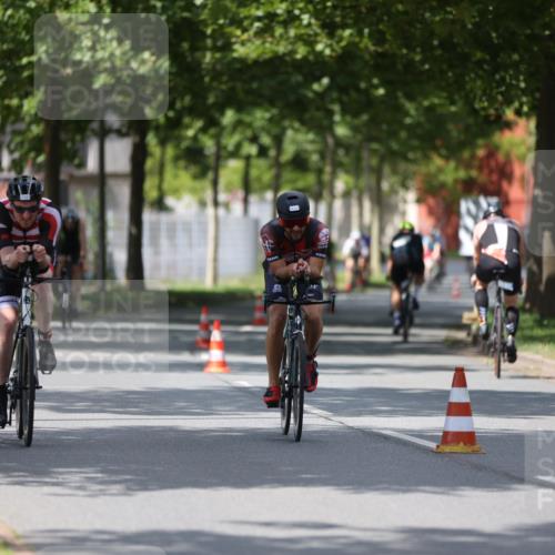 10.08.2025 - GEWOBA Citytriathlon Bremen Yannick Fuchs http://msf.ph/oto/8559576 10.08.2025 12:40:15 Radfahren 559, 581, 596, 602, 690, 706, 721, 737, 779, 815, 880, 883, 890, 896, 899, 949, 975, 1028 meine-sportfotos.de