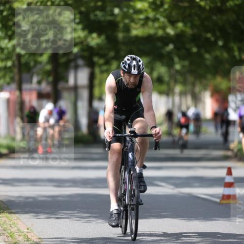 10.08.2025 - GEWOBA Citytriathlon Bremen Yannick Fuchs http://msf.ph/oto/8559599 10.08.2025 12:40:20 Radfahren 559, 581, 597, 602, 690, 706, 723, 737, 815, 870, 879, 890, 896, 899, 910, 949, 975 meine-sportfotos.de