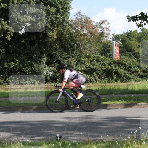 10.08.2025 - GEWOBA Citytriathlon Bremen Yannick Fuchs http://msf.ph/oto/8559619 10.08.2025 10:35:51 Radfahren 71, 109, 225, 392, 452, 454 meine-sportfotos.de