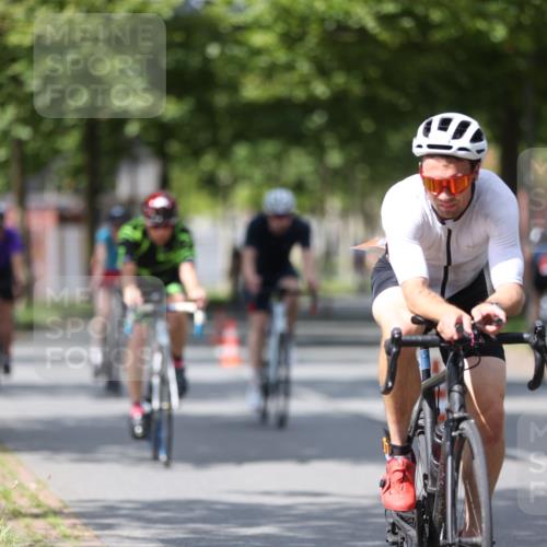 10.08.2025 - GEWOBA Citytriathlon Bremen Yannick Fuchs http://msf.ph/oto/8559631 10.08.2025 12:40:24 Radfahren 559, 581, 597, 602, 672, 723, 737, 815, 848, 870, 879, 890, 896, 899, 910, 949, 975, 1024 meine-sportfotos.de