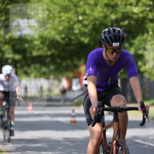 10.08.2025 - GEWOBA Citytriathlon Bremen Yannick Fuchs http://msf.ph/oto/8559662 10.08.2025 12:40:27 Radfahren 559, 581, 597, 602, 672, 723, 737, 815, 848, 870, 879, 890, 899, 910, 949, 975, 1002, 1024 meine-sportfotos.de