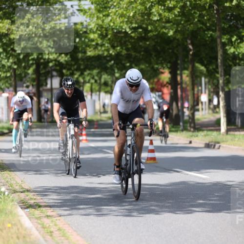 10.08.2025 - GEWOBA Citytriathlon Bremen Yannick Fuchs http://msf.ph/oto/8559679 10.08.2025 12:40:29 Radfahren 559, 581, 597, 602, 672, 723, 737, 815, 829, 848, 870, 879, 899, 910, 949, 975, 1002, 1024 meine-sportfotos.de