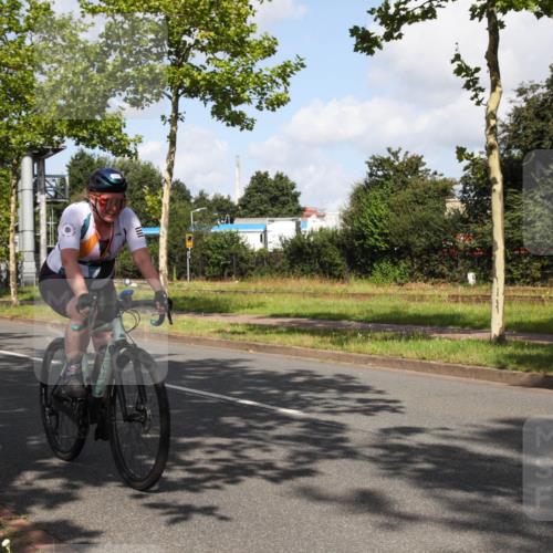 10.08.2025 - GEWOBA Citytriathlon Bremen Yannick Fuchs http://msf.ph/oto/8559695 10.08.2025 11:01:32 Radfahren 37, 87, 199, 410, 440, 481 meine-sportfotos.de
