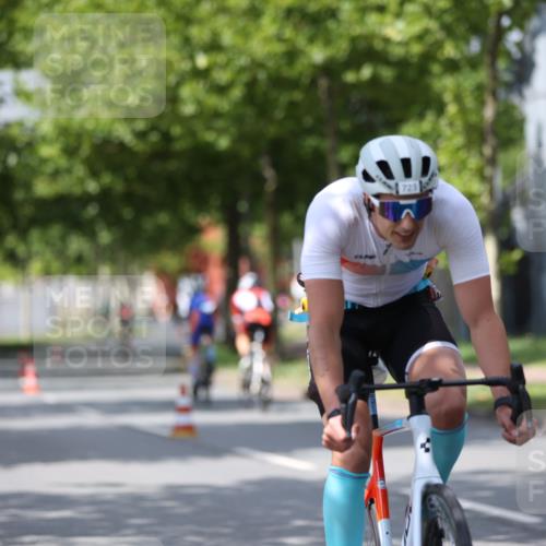 10.08.2025 - GEWOBA Citytriathlon Bremen Yannick Fuchs http://msf.ph/oto/8559706 10.08.2025 12:40:31 Radfahren 581, 597, 672, 723, 737, 815, 829, 848, 870, 879, 899, 910, 949, 975, 1002, 1024 meine-sportfotos.de