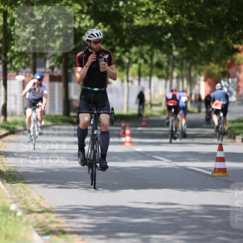 10.08.2025 - GEWOBA Citytriathlon Bremen Yannick Fuchs http://msf.ph/oto/8559715 10.08.2025 12:40:33 Radfahren 581, 597, 672, 723, 737, 829, 848, 870, 879, 899, 910, 921, 949, 975, 1002, 1024 meine-sportfotos.de