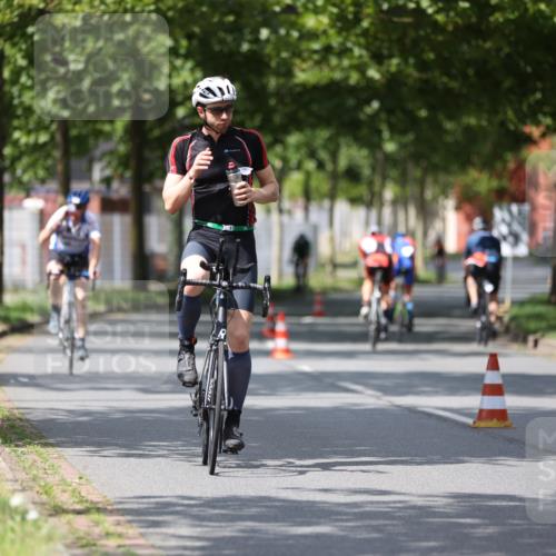 10.08.2025 - GEWOBA Citytriathlon Bremen Yannick Fuchs http://msf.ph/oto/8559718 10.08.2025 12:40:33 Radfahren 581, 597, 672, 723, 737, 829, 848, 870, 879, 899, 910, 921, 949, 975, 1002, 1024 meine-sportfotos.de