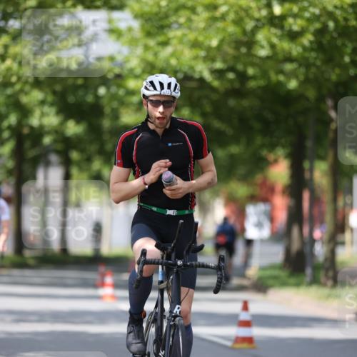 10.08.2025 - GEWOBA Citytriathlon Bremen Yannick Fuchs http://msf.ph/oto/8559727 10.08.2025 12:40:34 Radfahren 581, 597, 672, 723, 737, 829, 848, 870, 879, 910, 921, 949, 975, 1002, 1024 meine-sportfotos.de