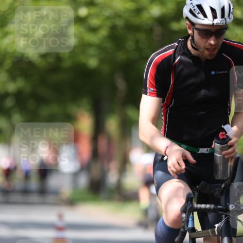 10.08.2025 - GEWOBA Citytriathlon Bremen Yannick Fuchs http://msf.ph/oto/8559736 10.08.2025 12:40:34 Radfahren 581, 597, 672, 723, 737, 829, 848, 870, 879, 910, 921, 949, 975, 1002, 1024 meine-sportfotos.de