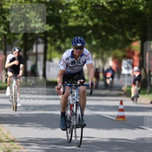 10.08.2025 - GEWOBA Citytriathlon Bremen Yannick Fuchs http://msf.ph/oto/8559741 10.08.2025 12:40:35 Radfahren 581, 597, 606, 672, 723, 737, 829, 848, 870, 879, 910, 921, 949, 975, 1002, 1024 meine-sportfotos.de