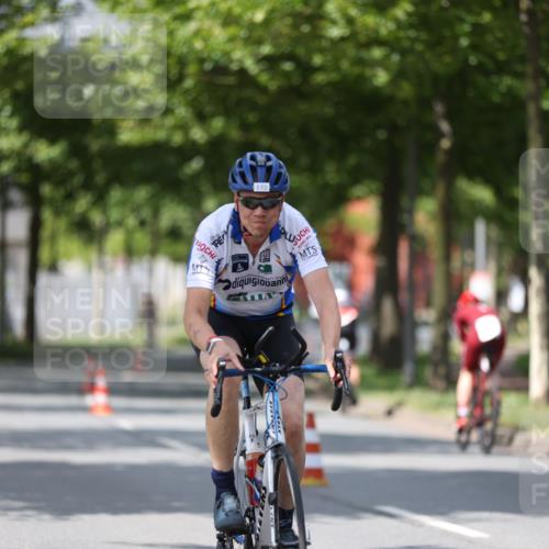 10.08.2025 - GEWOBA Citytriathlon Bremen Yannick Fuchs http://msf.ph/oto/8559746 10.08.2025 12:40:36 Radfahren 581, 597, 606, 672, 723, 737, 829, 848, 870, 879, 910, 921, 949, 975, 1002, 1024 meine-sportfotos.de